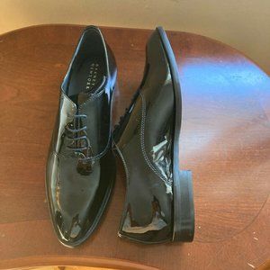 NEW BARNEYS NEW YORK 8.5 PATENT LEATHER OXFORD